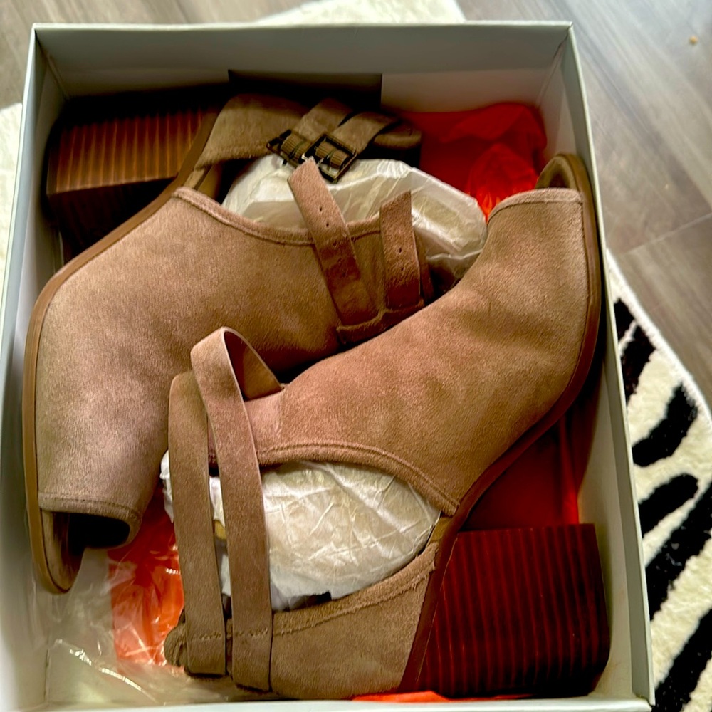 Mushroom color open toe shoe boot